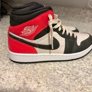 Nike High-Top Sneakers - Black and Cream